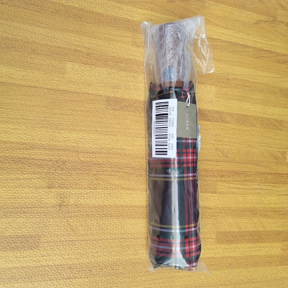 🆕️ J Crew Black Tartan Plaid compact pocket umbrella - Picture 3 of 3